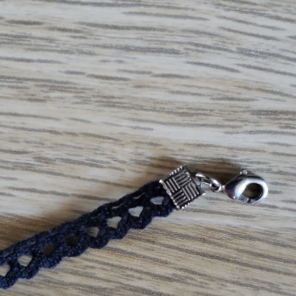 Choker - Picture 4 of 4